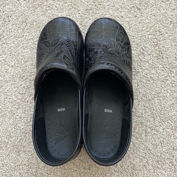 Women's Dansko Clogs - Size 9.5-10 Wide (Size 40) - Picture 2 of 9